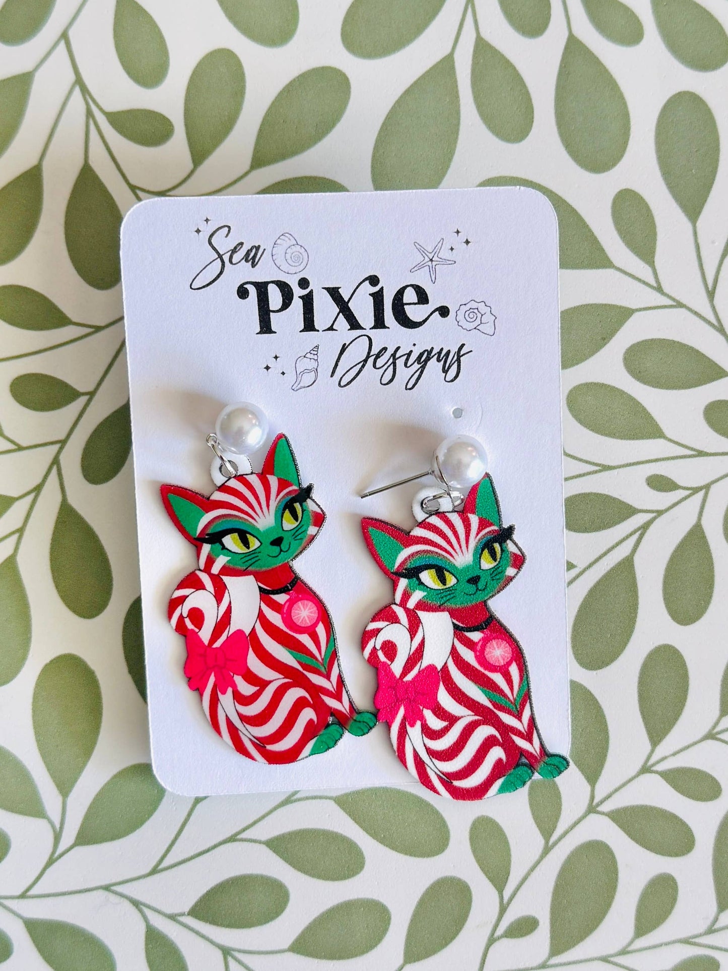 Retro Vintage Peppermint Cat Christmas Dangle Earring