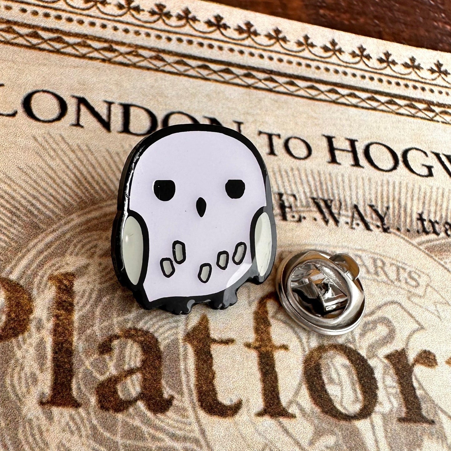 Hedwig Harry Potter Chibi Enamel Pin