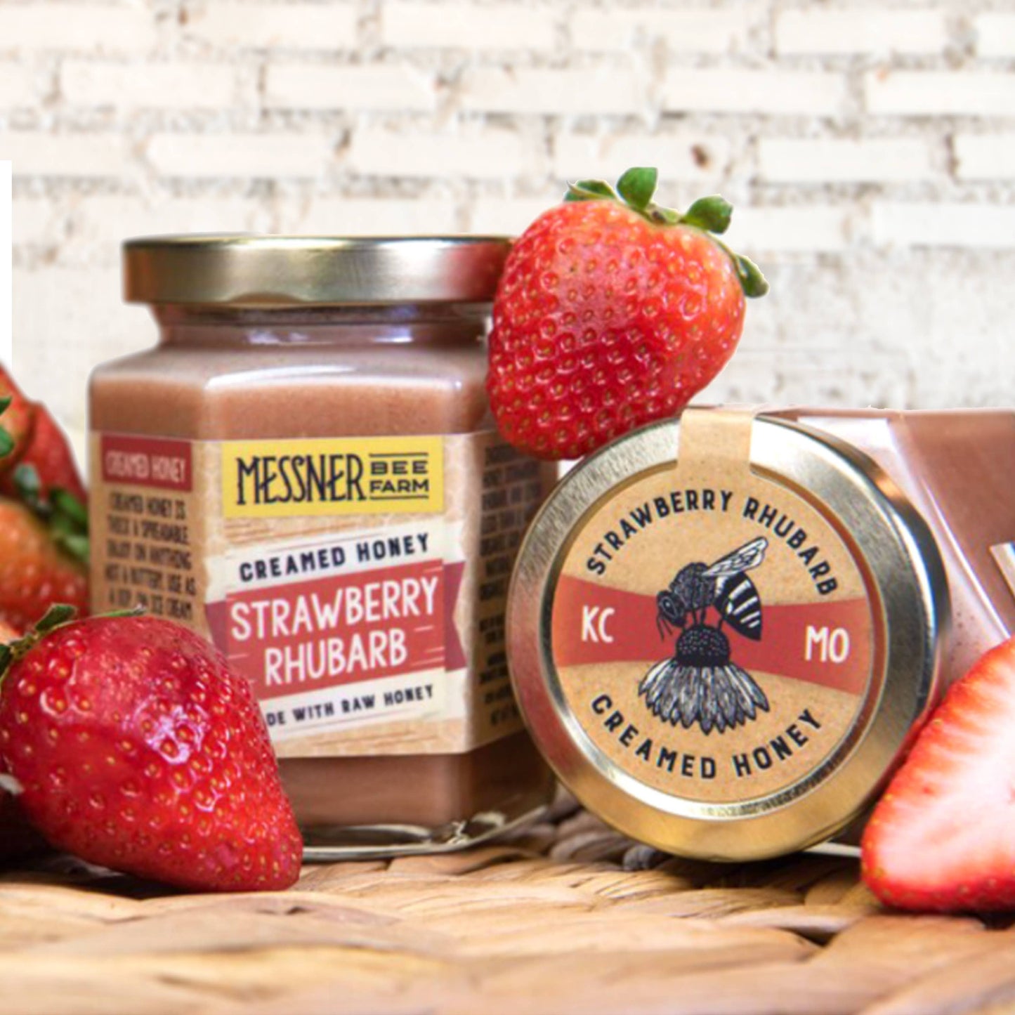 Strawberry Rhubarb Creamed Honey / 9oz