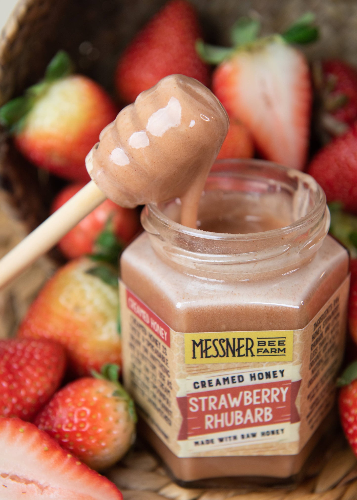 Strawberry Rhubarb Creamed Honey / 9oz