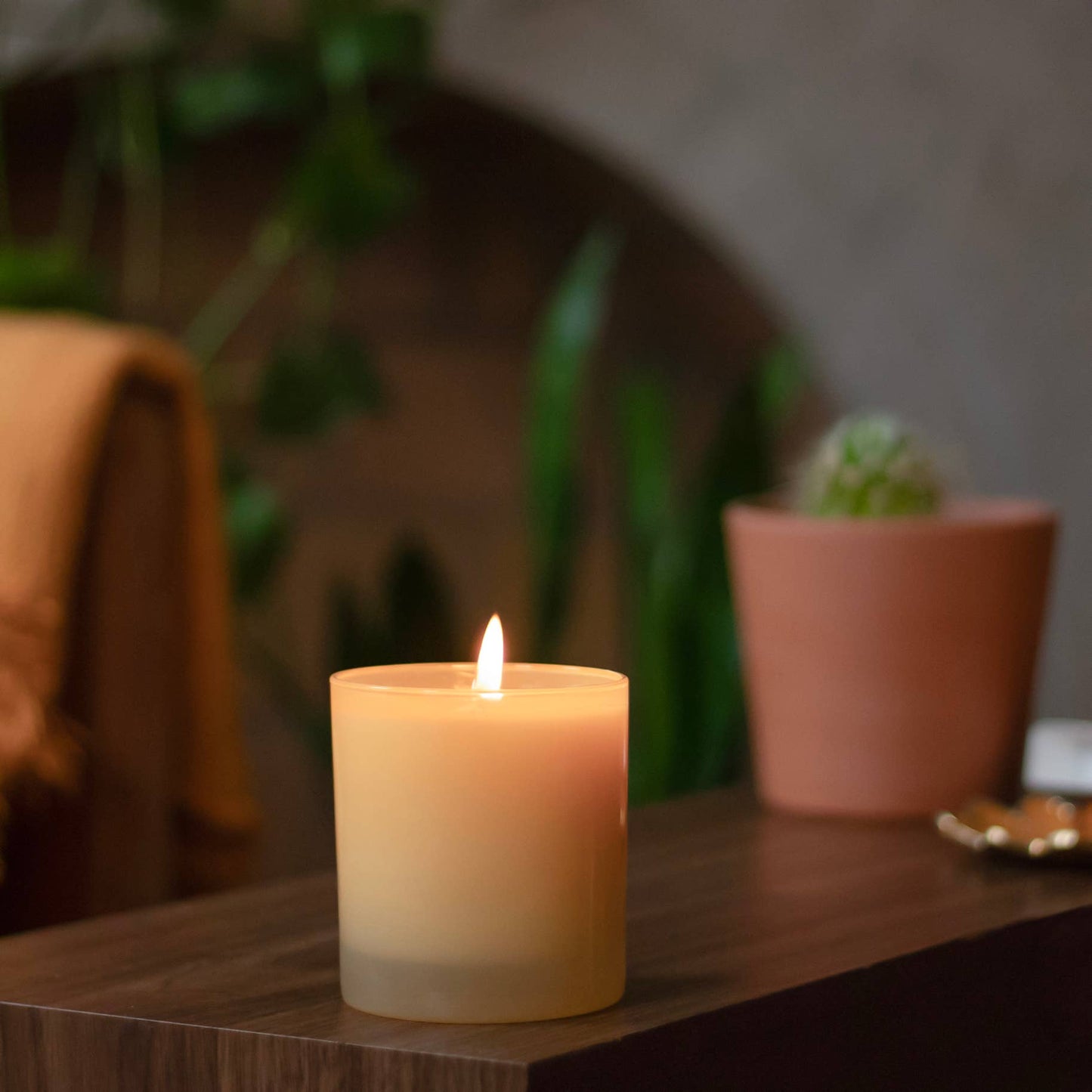 Golden 9 oz. Hue Candle (Amber + Honeysuckle)