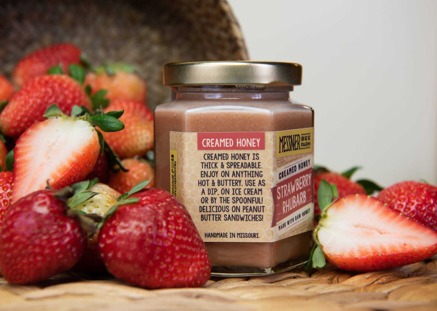 Strawberry Rhubarb Creamed Honey / 9oz