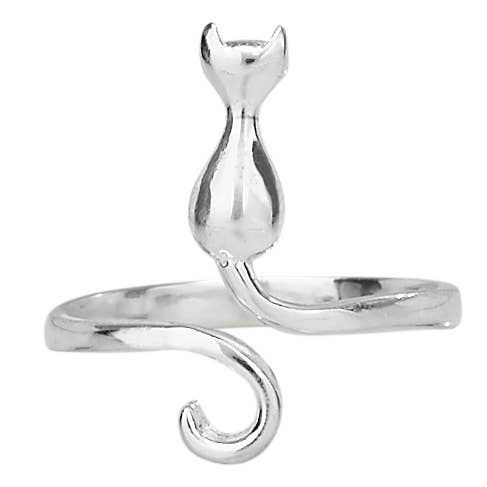 Silver cat-shaped ring on a white background